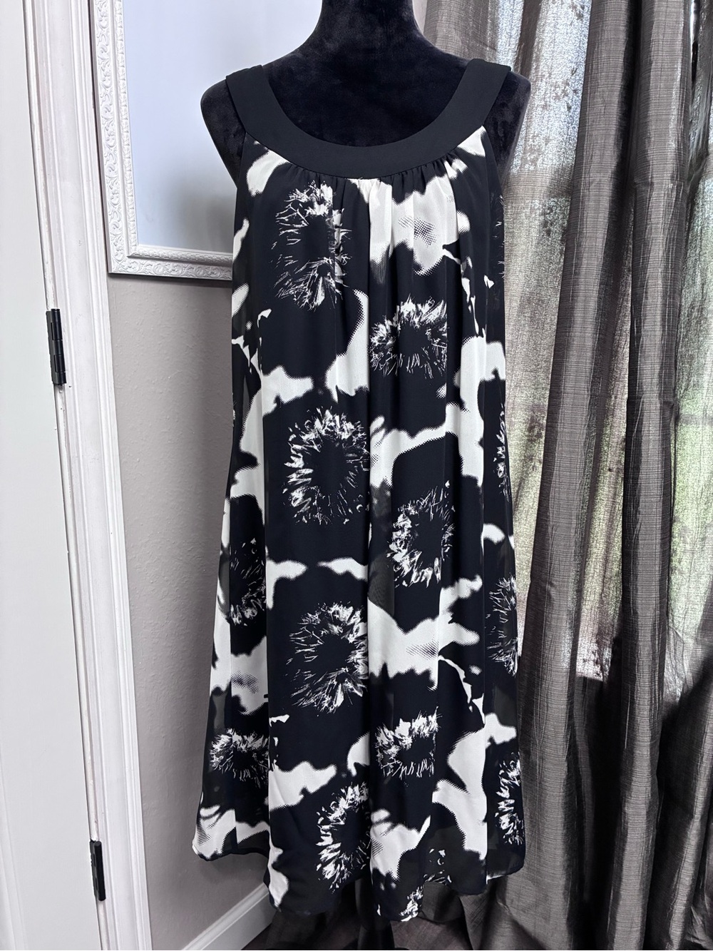 Jonathan Martin Black and White Floral Print Midi Dress Size 10
